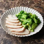 柔らか鶏胸肉150gブロッコリー150g（ヘルシー＆高タンパク タンパク堂）