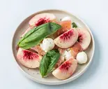 ごろっと完熟桃のカプレーゼ（ミルキーグリーク 恵比寿店|グリークヨーグルト＆アサイー）