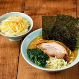 ラーメン・ネギ丼セット(チャーシュー1枚・薬味ネギ・ホウレン草・ノリ3枚・ネギ丼)（横浜家系ラーメン 松壱家）