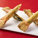 海老＆チーズ春巻き (2本)（China Dining あRaま 神楽坂）