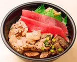 まぐろ炙り漬けカツオ炙りアブラカレイ丼(116)（魚丼 下赤塚店）
