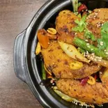 四川風手羽先炒め（中華料理 無限鴨）