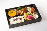 黒毛和牛のハンバーグと季節のポタージュスープ弁当（食工房マルシェ）