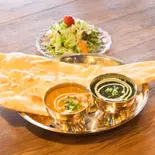 Mセット チキンカレーとほうれん草マトンカレー ナンかライス サラダ付（TAREMAM）