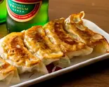 焼き餃子(10個) Pan-fried dumplings (10 pieces)(中華料理 酔笑酒場 渋谷店)