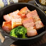 厚切りベーコンステーキ(牡蠣&海老バル EAST BLUE 池袋東口店)
