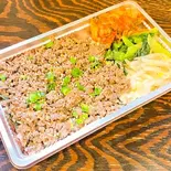 牛タンそぼろ弁当（豚焼肉 まがり屋）