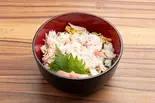 たっぷりカニ身丼 並盛（立ち寿し まんぷく）