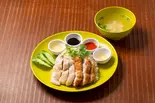 海南ハーフ＆ハーフチキンライス（海南チキンライス 夢飯）
