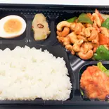 鶏肉と力シュ一ナッツ炒め弁当（中華居酒屋 福錦 新宿御苑前店）