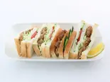 あぶりsoyミートレモンサンド     Soymeat sandwich with Lemon sauce（KOMEDA is □東銀座店）