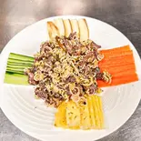 DÊ TÁI CHANHヤギ肉とレモングラス、レモン汁和え（ベト街-PHOVIET）