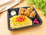 から揚げ＆トマトコーン炒飯弁当（唐揚げ総本家 から丸 成増店）