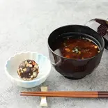 根菜トマト/Miso Soup with Root Vegetables and Tomato（無添加おにぎりJIKKA）