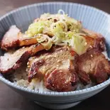 炙りチャーシュー丼 Seared Roast Pork Fillet Rice Bowl（麺匠 鶏吟 保谷店）