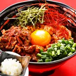 【辛】台湾まぜそば +牛肉 (ミニミニ追飯付き)（油そば・台湾まぜそば専門店 土佐堀 麺屋じろう）