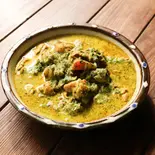 チキンとほうれん草のカレー Sag Chicken（うま味家 マサラ）