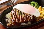 【とろーり】月見テリマヨハンバーグBOX Fried Egg Teriyaki Mayo Hamburg（肉屋のハンバーグ＆ガーリックライス MAX GRILL 福岡薬院店）