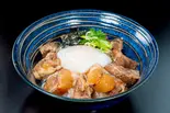 肉汁と食べる温玉とろとろ豚軟骨丼（東京油そば池永）