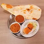 チキンティッカ 2pc 2カレーChicken Tikka 2pc with 2 Curry  Rice or Nan（インド料理 ケバブ ＆ ビリヤニ ハウス Indian Restaurant Kebab ＆ Biryani house）