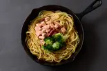 サーモンとブロッコリーのペペロンチーノ Salmon & Broccoli Peperoncino(【ニンニク&絶品パスタ】漢のペペロンチーノ 上平間店)