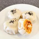焼き小龍包(生煎湯包)(神保町 餃子小龍包)