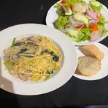 鮮魚とたっぷり旬野菜のペペロンチーノ『リングイネ』 ～自家製パン・サラダ付きセット～（トラットリア コロッセオ 中目黒）