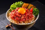 牛ユッケ丼（神保町ビーフ 三軒茶屋）