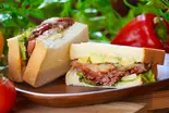 筋肉ムキムキ！ローストカンガルーサンドウィッチ Roasted Kangaroo Sandwich（ホットサンドとサンドイッチのお店 サンドウィッチマン 神楽坂）