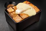 (松)台湾豚亭卵敷なしチーズのせ (Deluxe) Taiwanese Tontei Cheese Topping Without Egg（〈ごはん特盛まで無料〉豚亭 弘明寺店）