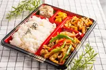 青椒肉絲弁当(餃子の点点)