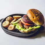 新鮮野菜とスパイシーチキンバーガー ポテトセット（Farm to Table TERRA presented by snow peak URBAN OUTDOOR）