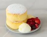 韓国ハニーグリークヨーグルトスフレパンケーキ(2個付き) Honey ＆ Greek Yogurt Souffle Pancake（アサイー＆グリークヨーグルト GREEK DAYS 井高野店）
