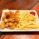 揚げ物セット(ポテトフライ、軟骨唐揚げ)（やきとり鳥七）