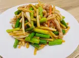 豚肉とニンニクの芽炒め(中華料理 宮)