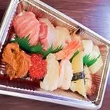 上1合半 Luxury Sushi Box with One or Two Pieces of Each Topping（立ち食い寿司 すし幸）