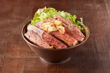 サーロインステーキ丼(100g)Sirloin Steak Bowl（肉テロ！肉たらしくてぎゅう 大井町店）