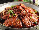 アヒルの頭自家製マーラーソース鍋煮  (干锅鸭头)（宏福楼）