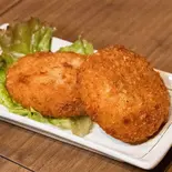 牛すじコロッケ 1個（たこ焼き、焼きそば、唐揚げ、お弁当 ルーツサカバ）