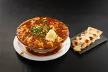 にんにく麻婆ラーメンと門外不出のソース和え餃子 Garlic Mapo Ramen and Gyoza Dumplings with Special Sauce（【麻婆ラーメンと炒飯】麺炒菜館 新宿歌舞伎町店）