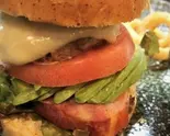 【当店人気No1】アボカドベーコンチーズバーガー（Smoky Monkey Hamburger）