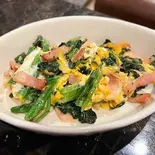 ほうれん草とベーコンの卵とじ(ちっちゃな酒場)