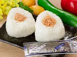 【鮭】銀シャリおにぎり(2個)（絶品手羽と唐揚げ！ 旨手羽家 心斎橋店）