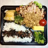 厚切り豚ロース弁当 Thick-Cut Pork Loin Bento（フリークアウト）
