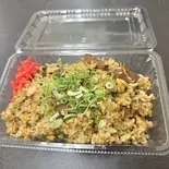 鉄板で作る、美味しいホルモン炒飯（ホルモン 葵）