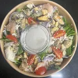 たっぷりシーフードと胡桃のサラダ レモンとアンチョビのドレッシング Seafoods and Walnuts salada（Big Smile Labo＆Catering 西荻窪店）