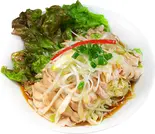 蒸鶏のネギソースかけ（山東菜館）