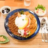 あいがけスパイスカレーセット（大社のまねき）