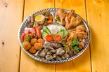 じんちゃんのバラエティ夕食セット(地鶏食堂じん.日赤通り)