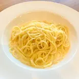 シンプルなクリームソース スパゲッティ(サラダ付き)（Yoruca.洋食 Deli and Cafe）